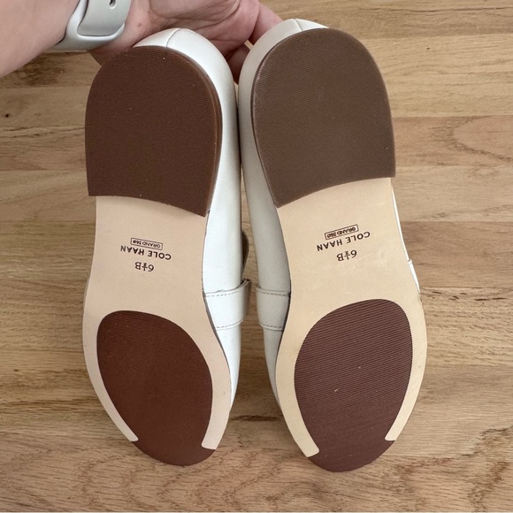 NWOB Cole Haan Women's White with Gold Hardware Loafers Size 6.5 - Picture 11 of 12